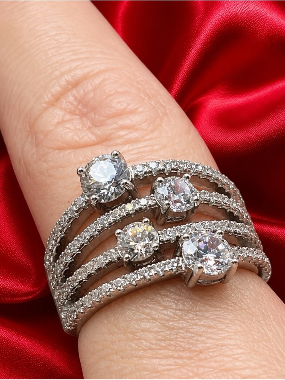 Fabulous Swarovski-grade designer Ring. Rhodium over S925. Timeless design. NEW!
